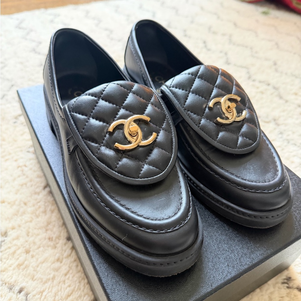 CHANEL Black and Gold Quilted Loafers - Picture 2 of 14